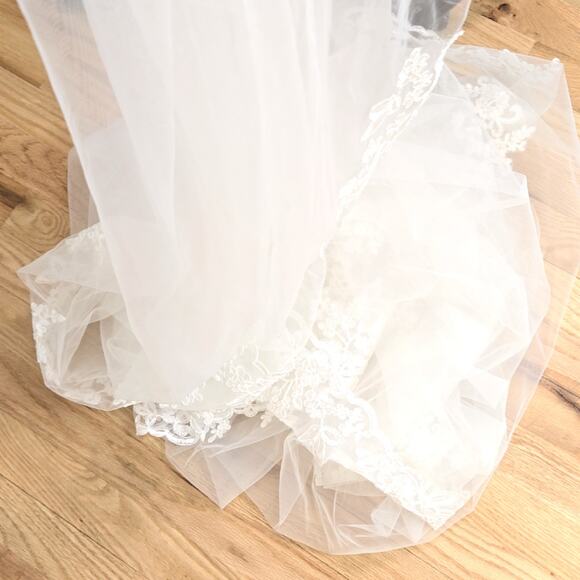 Cathedral Length Ivory Bridal Veil Lace Appliqué Scalloped Edge Wedding Veil main image 4